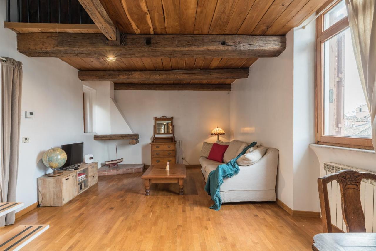 Cozy Wooden Apt In Piazza Navona Apartment Рим Екстериор снимка